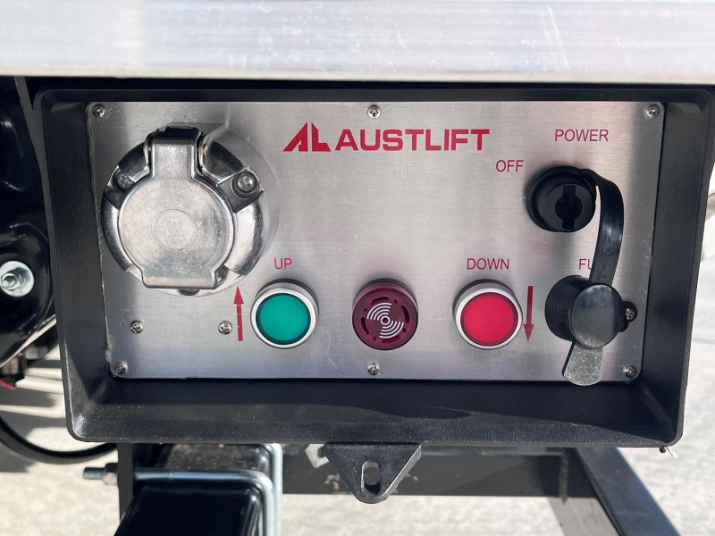 2025 Fuso Canter 515 PANTECH AND LOADER 