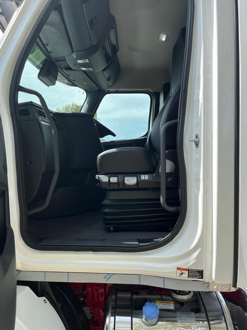 2024 Freightliner Cascadia 116 