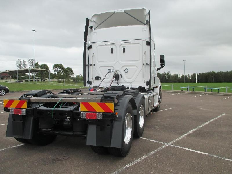 2024 Freightliner Cascadia 126 