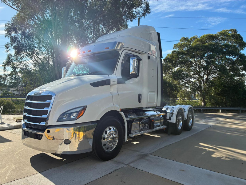 2024 Freightliner Cascadia 116 116 Cascadia 36 Inch Sleeper 