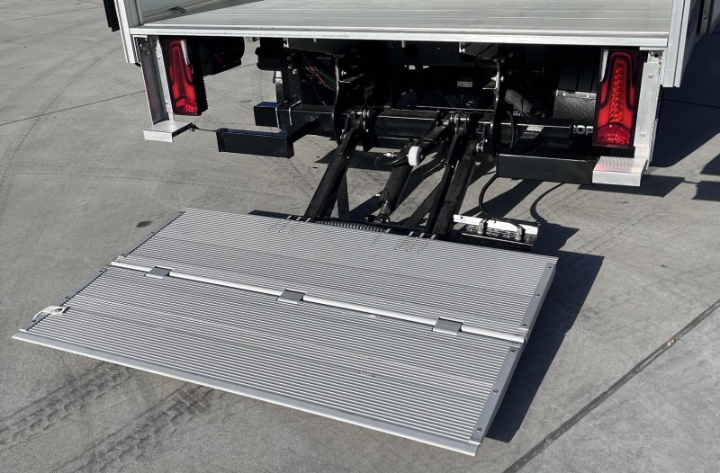 2025 Fuso Canter 515 PANTECH AND LOADER 