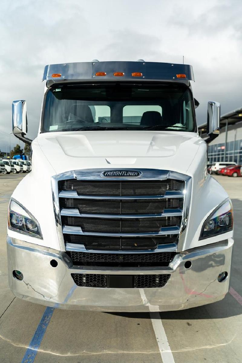2023 Freightliner Cascadia 116 Tipper 