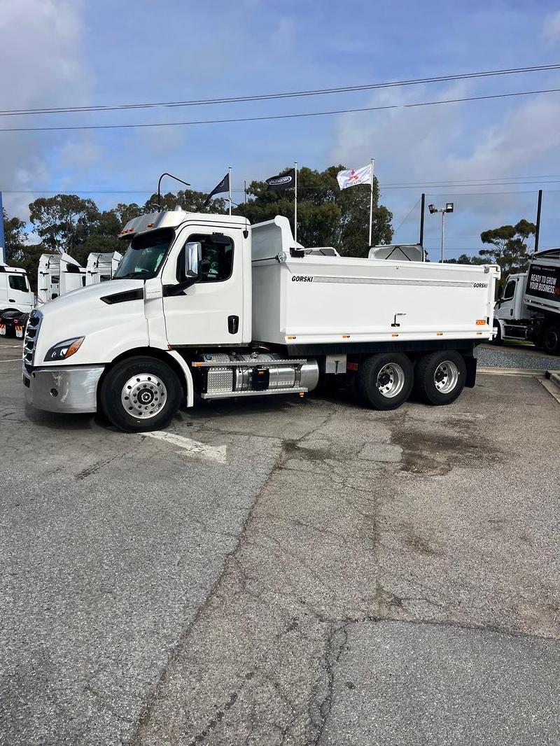 2024 Freightliner Cascadia 116 Tipper 