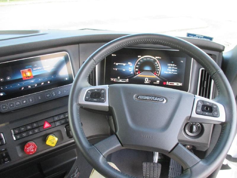 2024 Freightliner Cascadia 126 