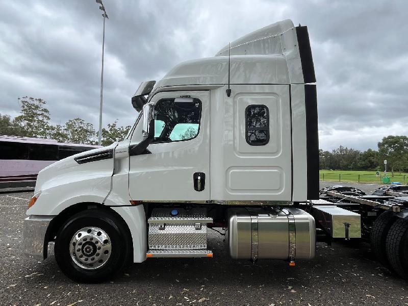 2025 Freightliner Cascadia 126 