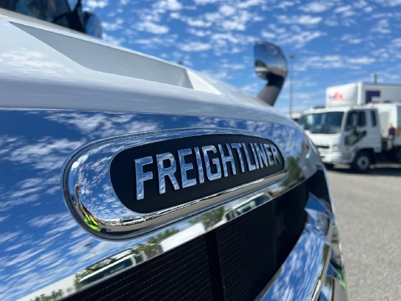 2024 Freightliner Cascadia 126 2024 Compliance Plated 
