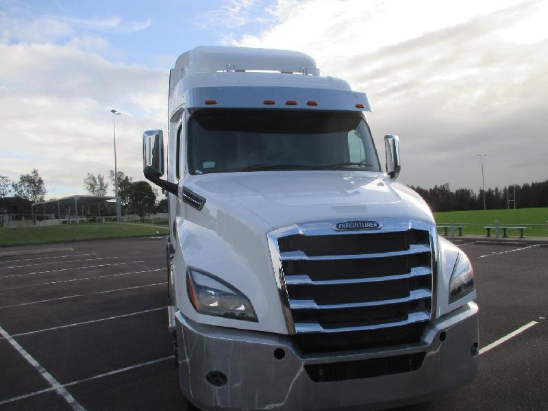 2025 Freightliner Cascadia 126 